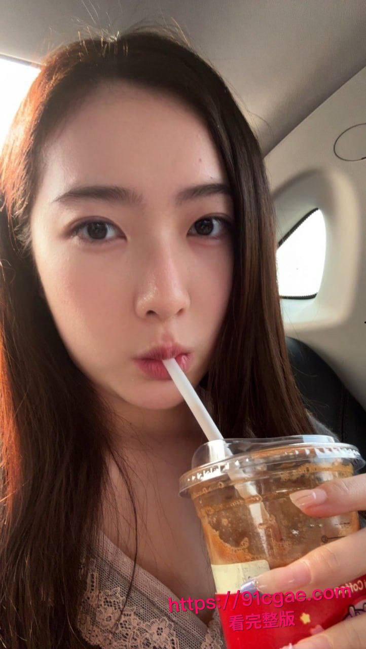 大学生为了维持的精致生活下海了，在床上超级放得开！