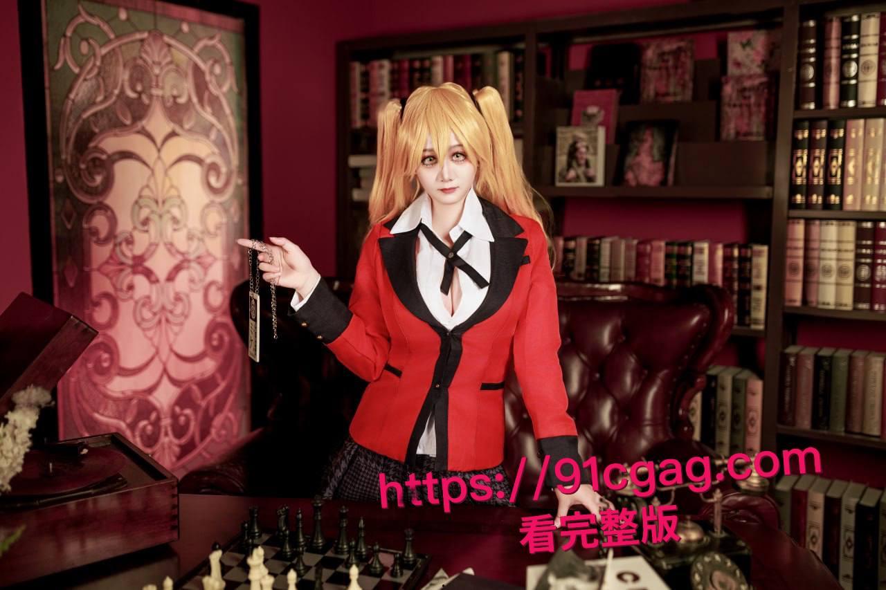 超人气巨乳萝莉福利姬阿雪雪cos早乙女玛丽，红黑JK制服下学霸小野猫变骚浪女王，扒穴揉奶喷淫水写真合集太会玩了！