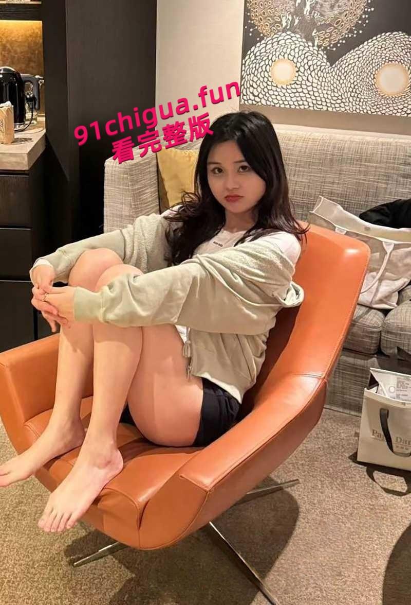 北京城市学院少女【王晗】性爱视频泄露，高颜值学生妹露脸口交，骑乘撸管还被颜射！