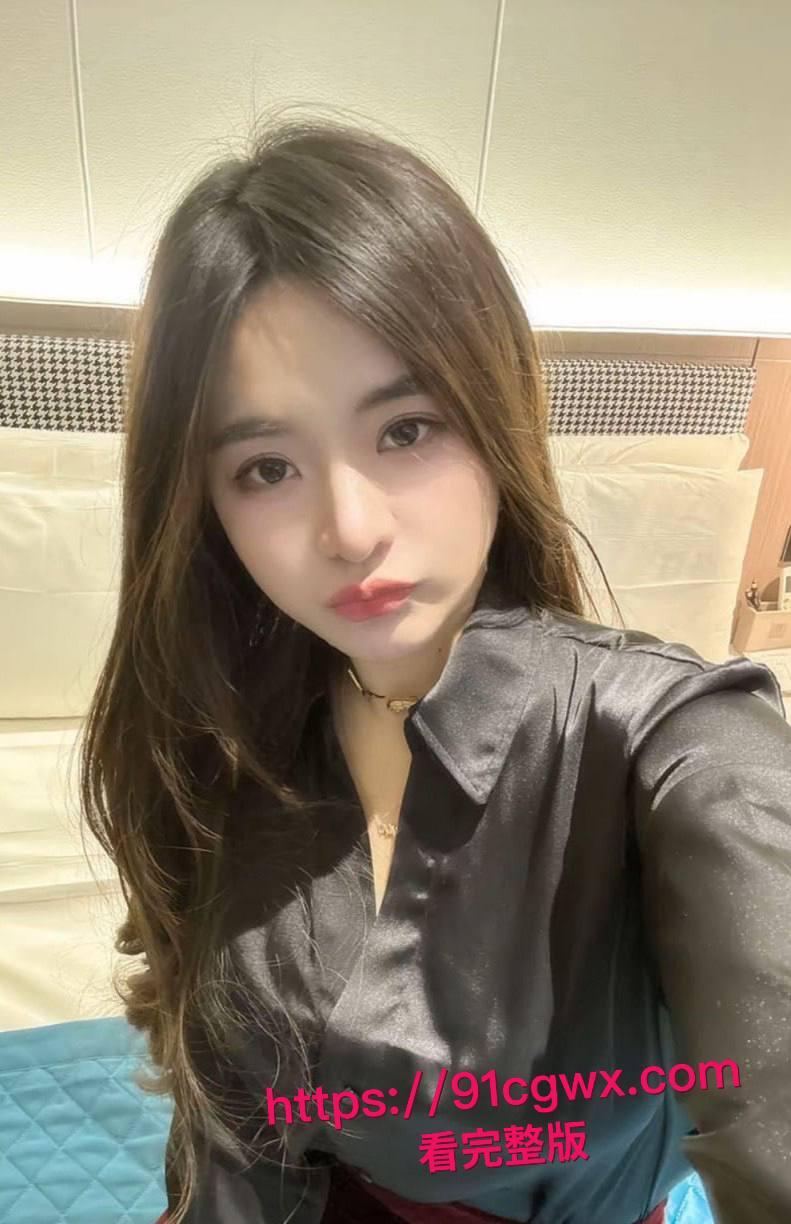 深圳懿德轩76号肥臀女神上手榨精狂欢！后入翘臀猛撞骚穴汁水横飞，女上骑乘鸡巴吸干精液私密视频全网狂转！