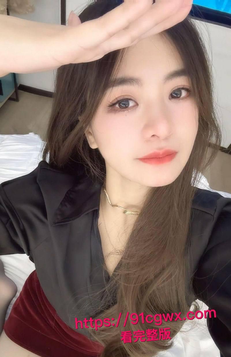 深圳懿德轩76号肥臀女神上手榨精狂欢！后入翘臀猛撞骚穴汁水横飞，女上骑乘鸡巴吸干精液私密视频全网狂转！