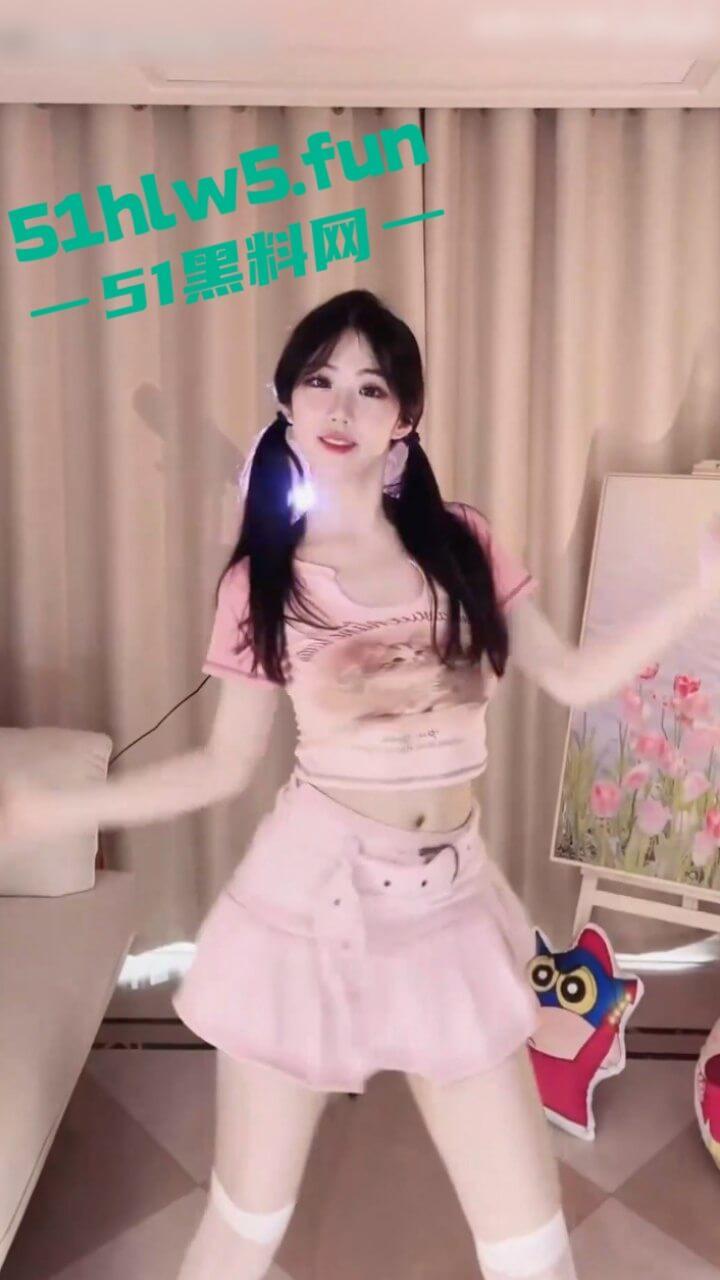 重磅推荐反差网红【B站小欣助眠qwq】专属定制自拍视频，露脸全裸最大尺度遭曝光。