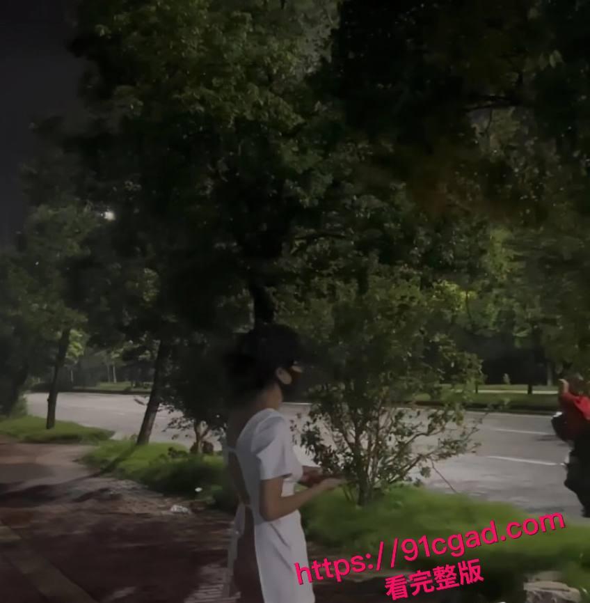 极品骚女 cikaimoon 傍晚赤裸游街 偷偷调戏看门大爷