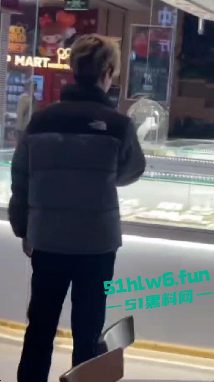 北京丰台区【牛逼哥】光天化日抢劫周大福，明目张胆自己送进去吃牢饭 这下有编制工作了！