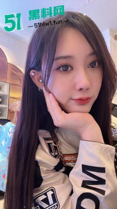 超美男娘〖鬼鬼〗约炮金主大哥口屌全过程流出,性感TS惨被巨棒鸡奸视频。-1