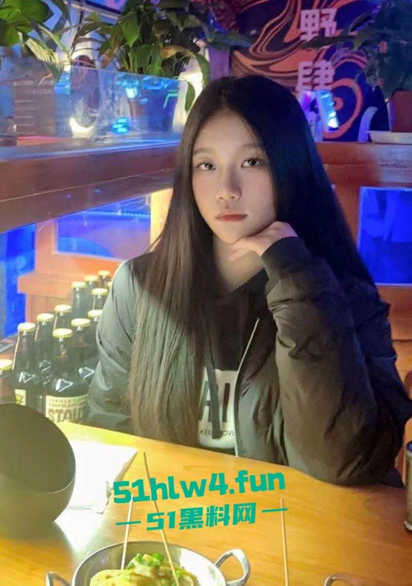 抖音同城撩骚，认识的反差学生妹【周雨婷】御姐身材嫩妹女神，被大叔调教成母狗性爱自拍流出。