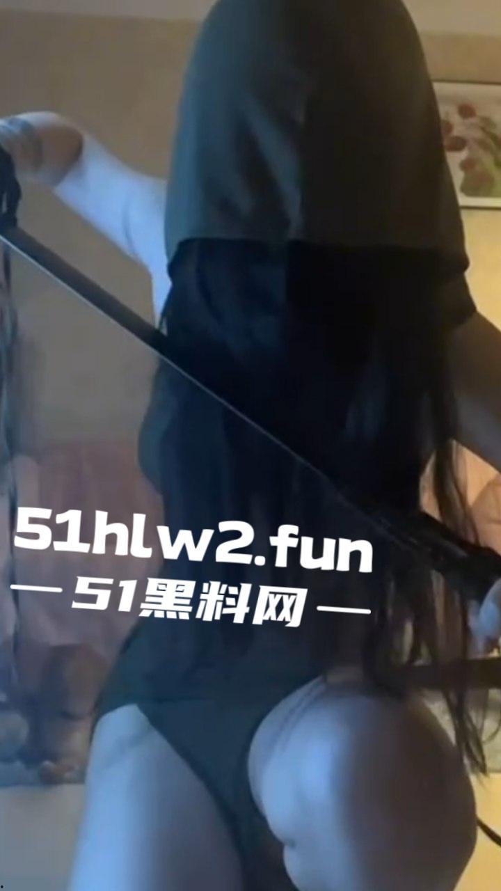 山东女子学院【张丽雨】高颜值长腿大奶尤物穿各式情趣丝袜自拍，勾引金主爸爸，化身女仆被金主激情爆操。