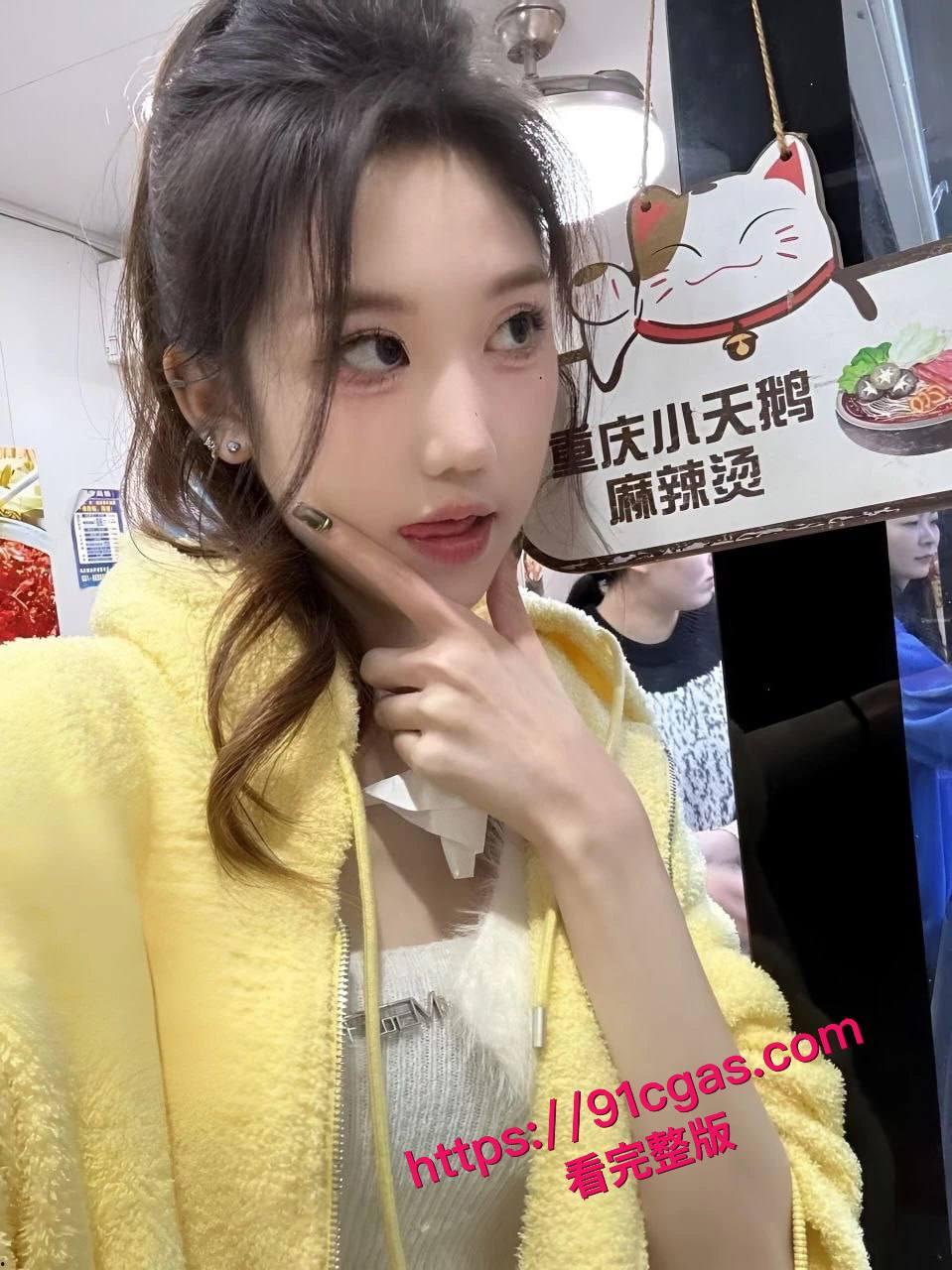 重庆大学超搞颜值母狗萝·莉徐紫茵 被刚交往的男友大叔调教，露脸口交鸡