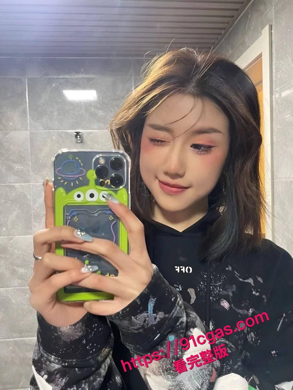 重庆大学超搞颜值母狗萝·莉徐紫茵 被刚交往的男友大叔调教，露脸口交鸡