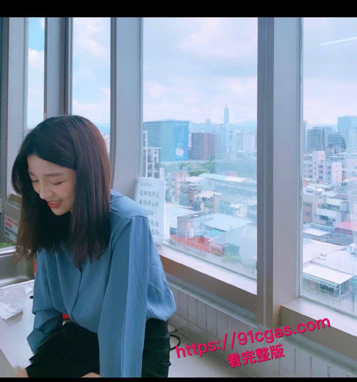 公司人事部喜欢穿职业装的新人被经理潜规则