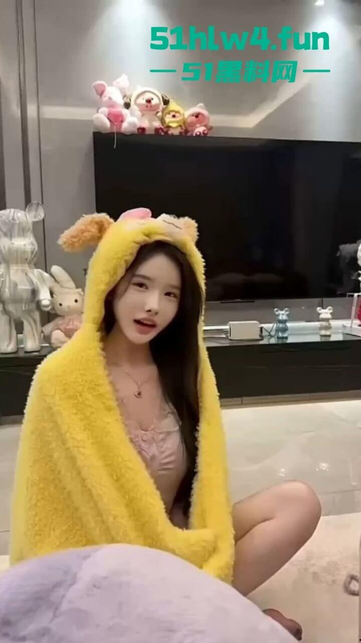 快手高颜白虎女主播【美羊羊】扮演潘金莲，只为肉棒而生床上骚浪堪比AV巨片。