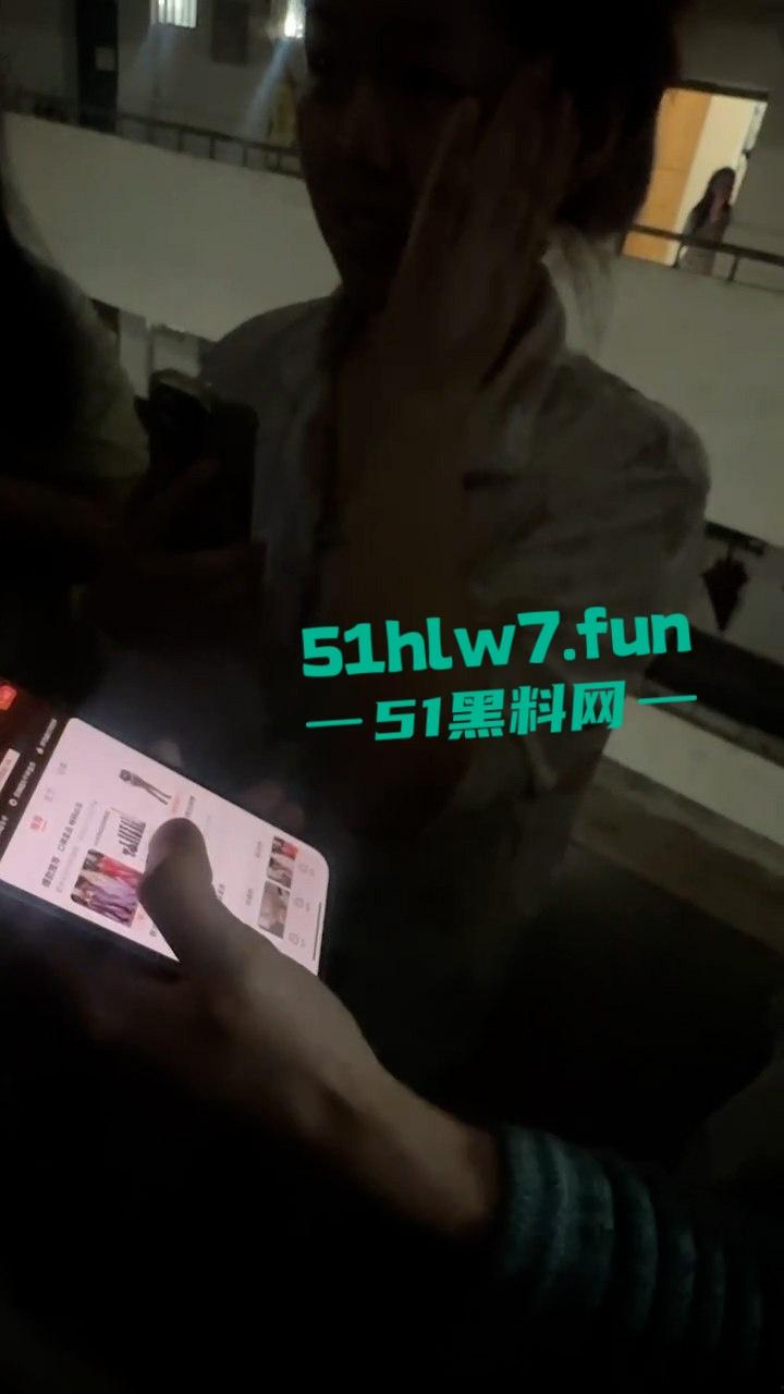 畜生啊！湖南文理学院一副教授出轨女学生大量学生现场喊话！老婆这么漂亮还出轨。