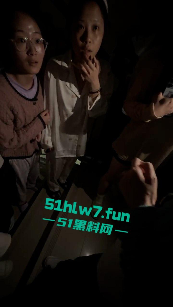 畜生啊！湖南文理学院一副教授出轨女学生大量学生现场喊话！老婆这么漂亮还出轨。