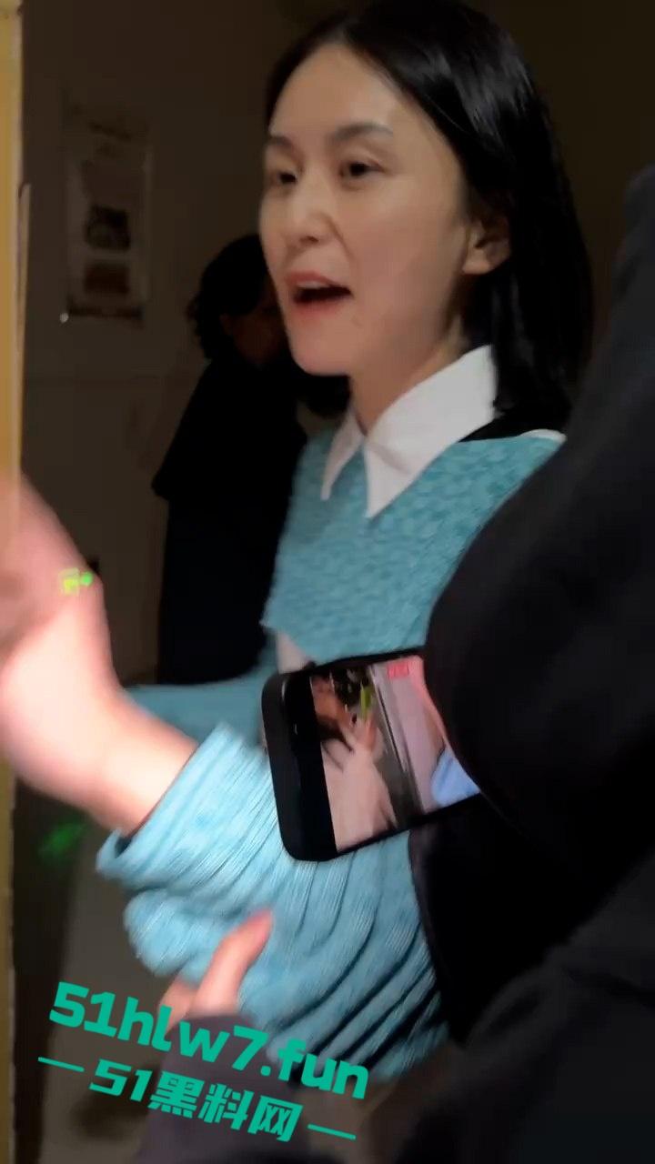 畜生啊!湖南文理学院一副教授出轨女学生大量学生现场喊话!老婆这么漂亮还出轨。-12