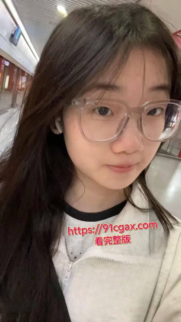 热恋期情侣出租房性爱视频流出！女友女上位白嫩奶子多毛嫩穴被猛插！