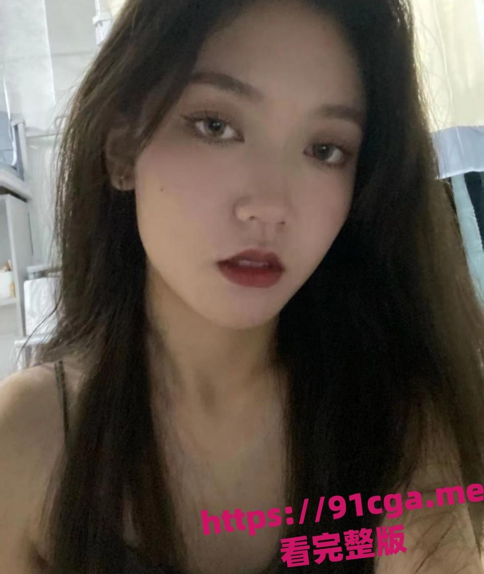 黄发漂亮反差婊肖利琴背着男朋友出去约炮被录制视频威胁