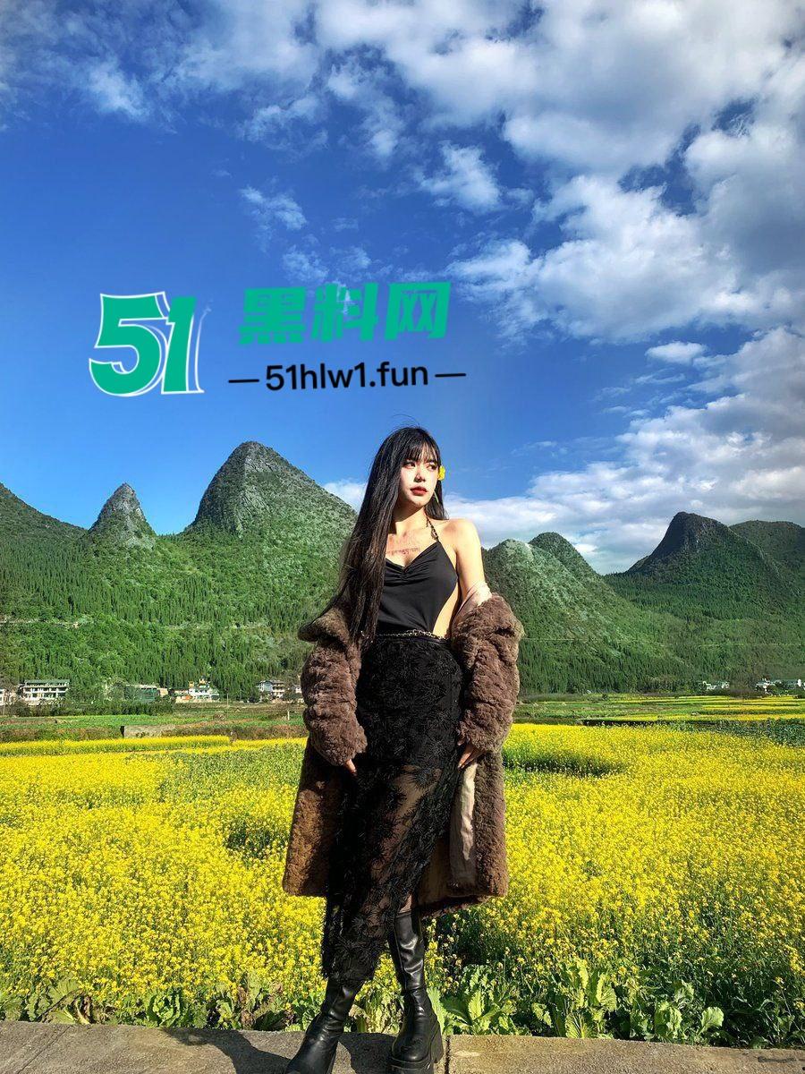 顶级身材【纹身社会姐】御姐颜值性感女神蜂腰巨乳腿长逆天，圆润翘臀性感至极穿各式情趣丝袜私拍流出。