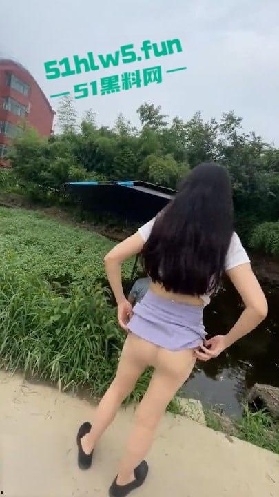 家有娇妻【6】天气太热了，老婆怕热所以选择真空出门，以防流汗户外露出视频。