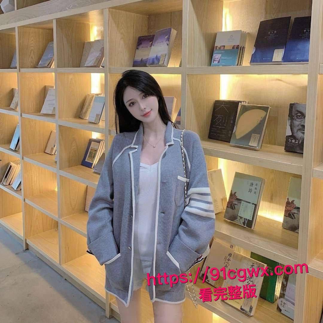 广州财经大学黑料爆棚!道具自慰口交啪啪私拍全泄露,黑丝情趣内衣手撸鸡巴求精,极品骚货让人想狠操一顿!-8