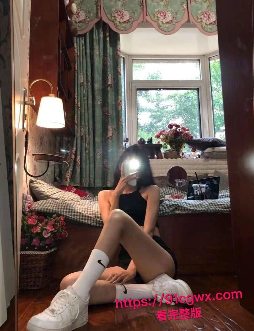 广州财经大学黑料爆棚!道具自慰口交啪啪私拍全泄露,黑丝情趣内衣手撸鸡巴求精,极品骚货让人想狠操一顿!-9