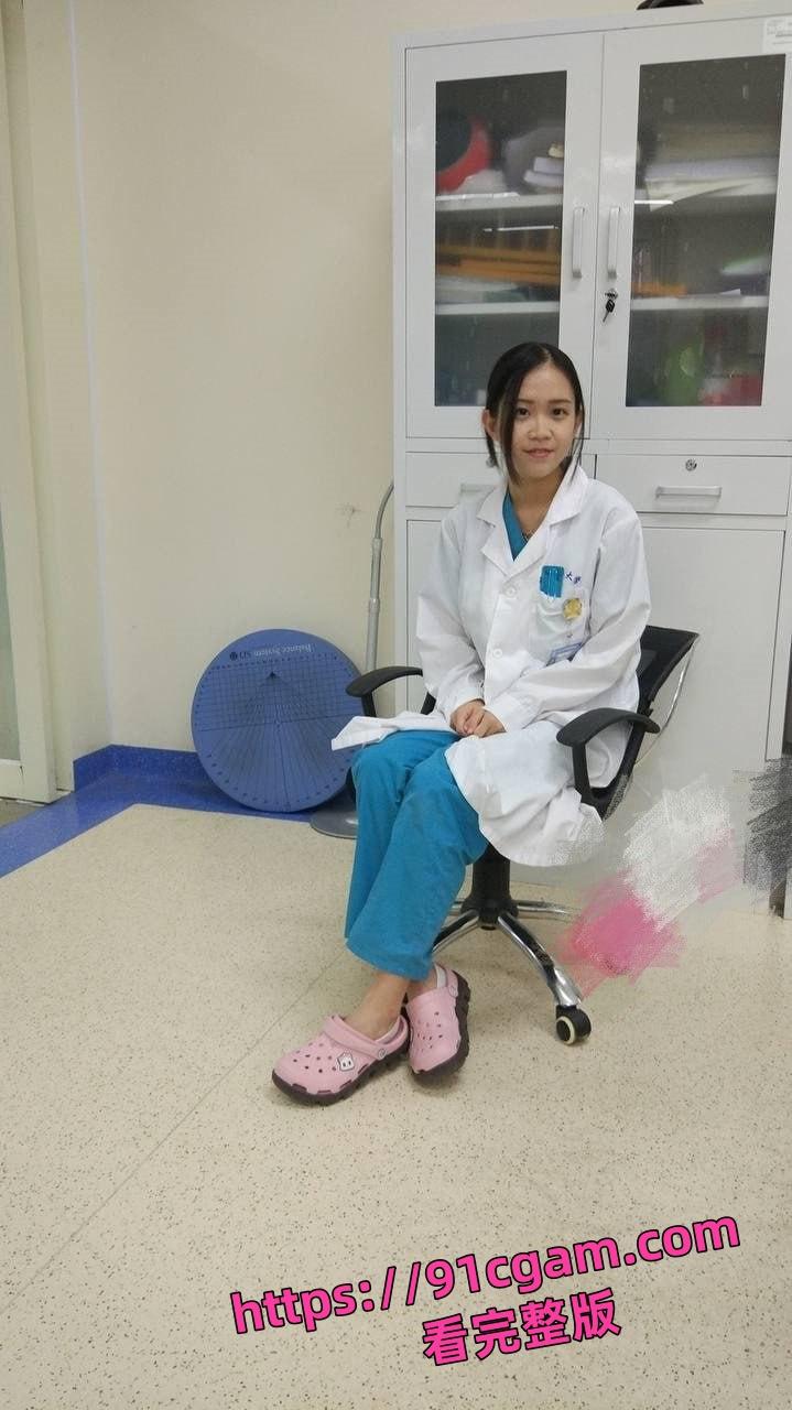 华南医科大学反差婊梁晨 被男友操的语无伦次 逼超级紧 各种勾搭外国人