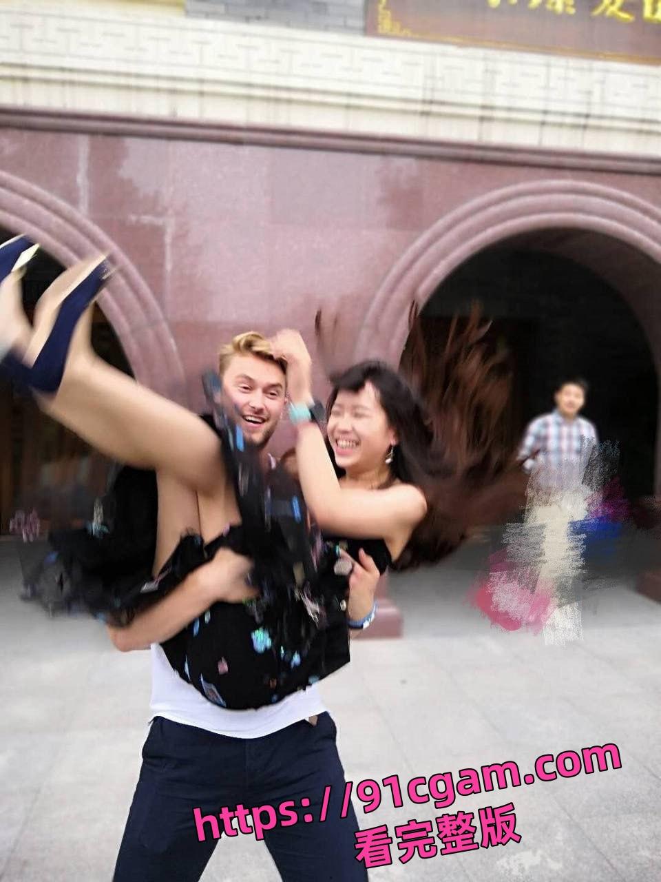 华南医科大学反差婊梁晨 被男友操的语无伦次 逼超级紧 各种勾搭外国人-7