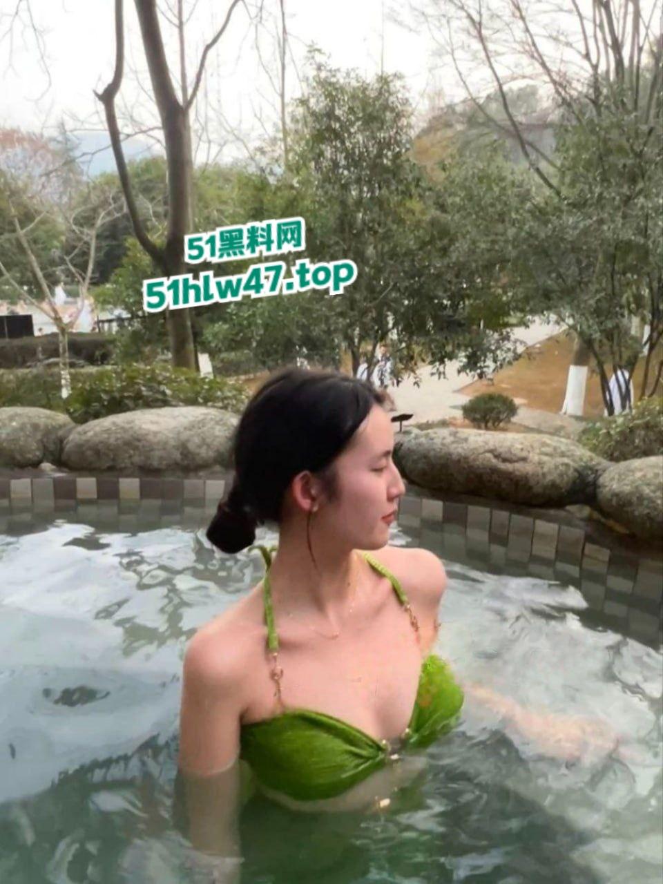 武汉大学计算机院,美女辅导员【徐曦】竟然偷偷直播玩擦边还私下裸聊约炮被学生发现后曝光。-4