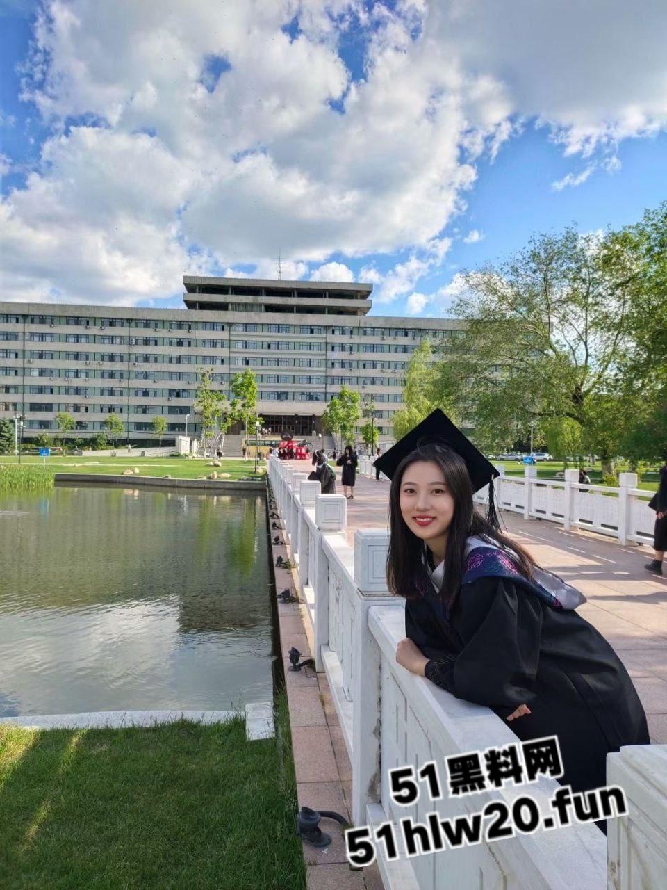 英国知名杜伦大学，富家千金硕士生【李颖】不雅视频流出，娇嫩身材被暴力抽插淫叫声不断。