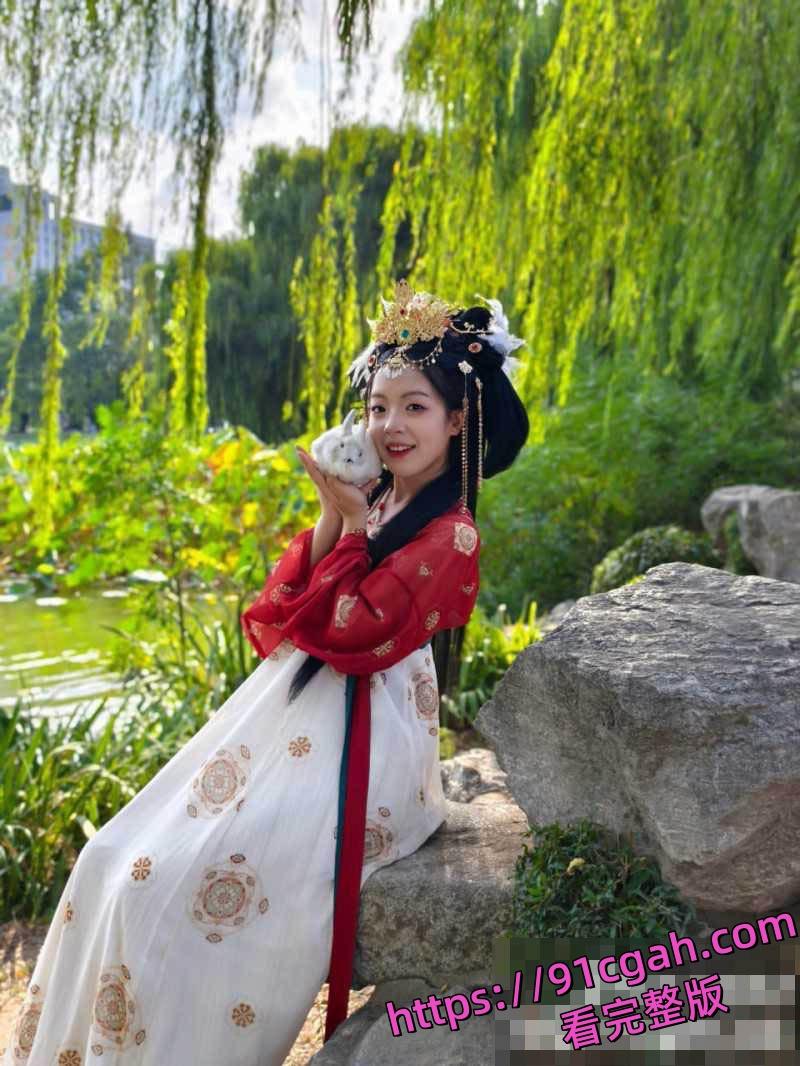 江西宜春美甲师骆馨琪被渣男哄骗贩卖性爱视频 疯狂打桩操到两腿发软颤抖！