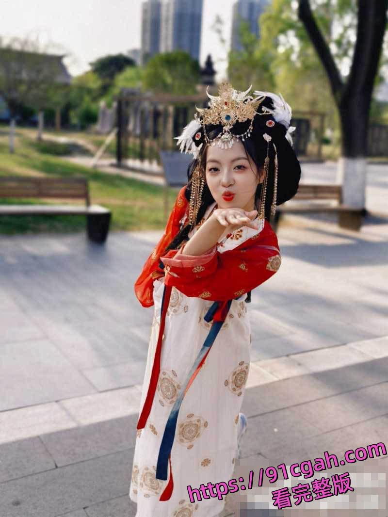 江西宜春美甲师骆馨琪被渣男哄骗贩卖性爱视频 疯狂打桩操到两腿发软颤抖！