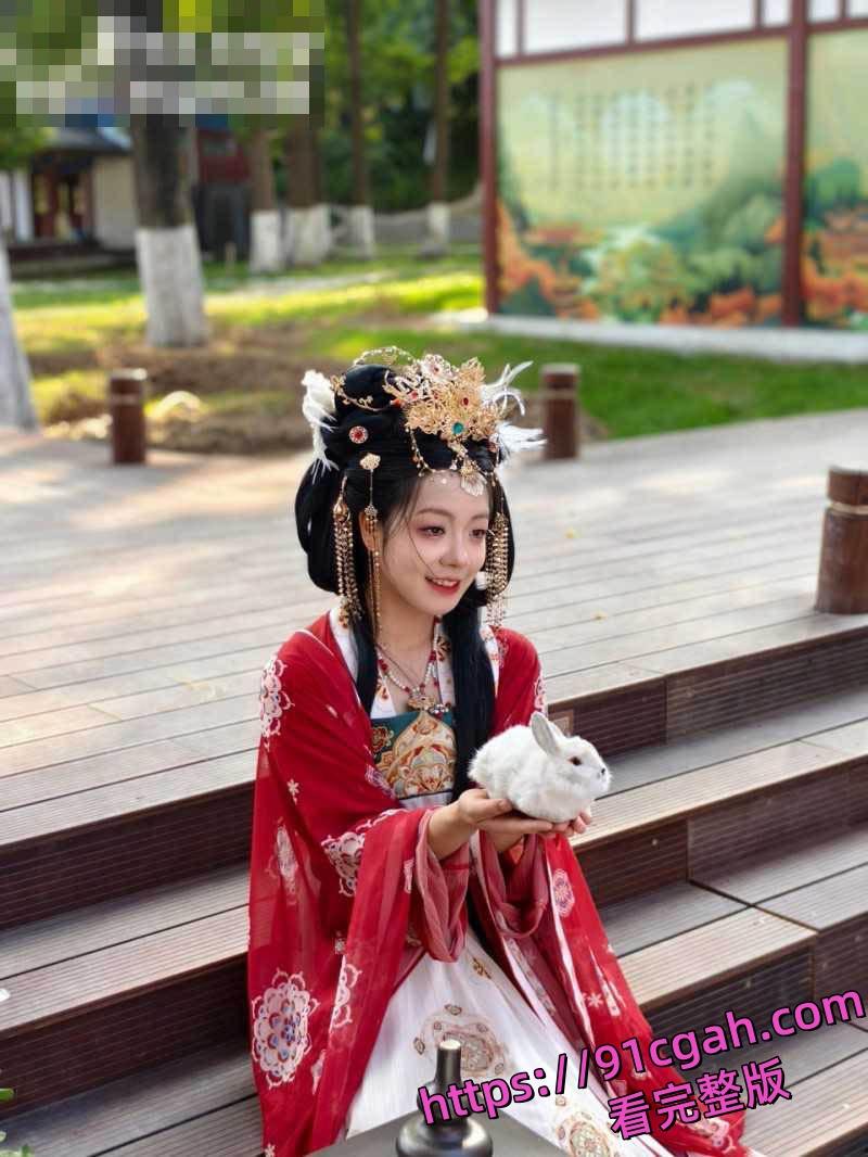 江西宜春美甲师骆馨琪被渣男哄骗贩卖性爱视频 疯狂打桩操到两腿发软颤抖！