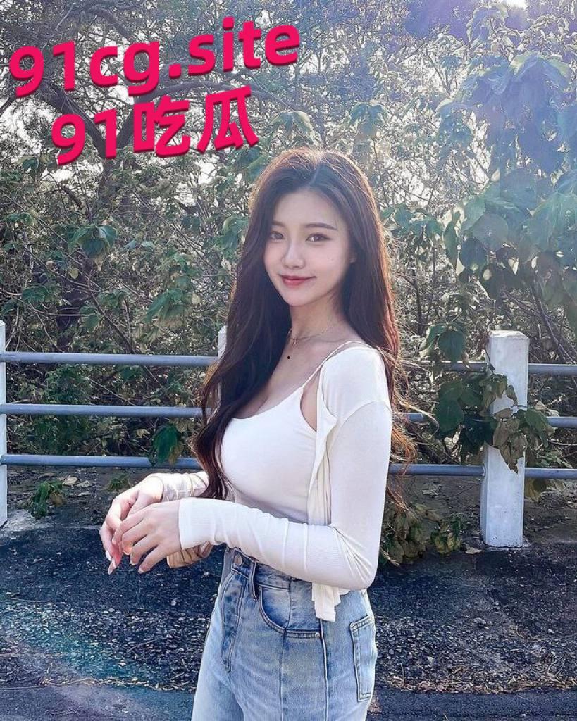 台湾超甜网红美睫师ChloeLin，被摄影师套路口交啪啪转头将视频转发给朋友最后泄密了