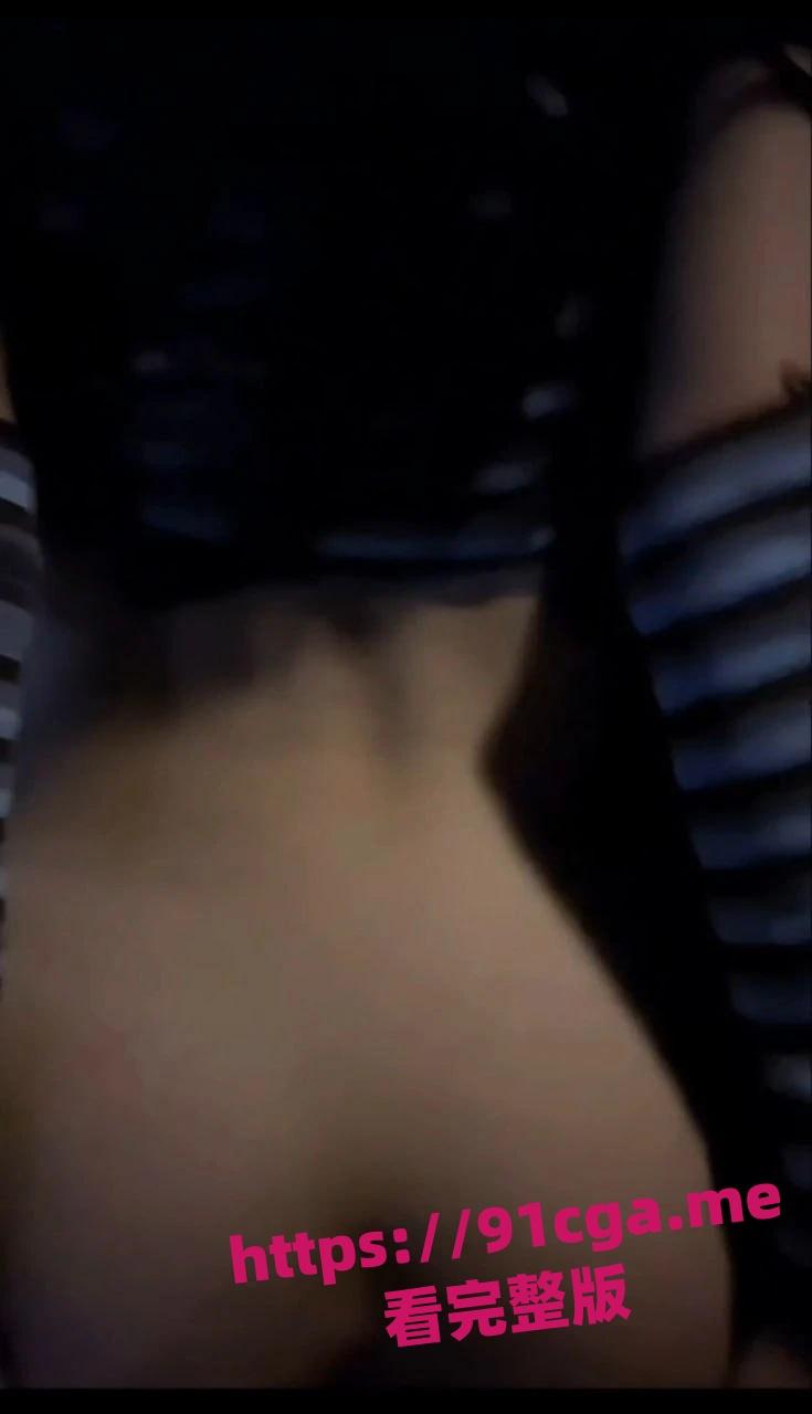 广州应用科技学院24级英语4班 徐家淇与男朋友在学校草丛野战曝光#草丛约会#学生性爱#野战-5