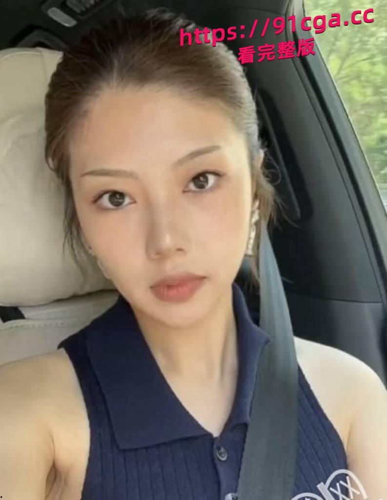 丁山职校大二学生妹韩佳妮带闺蜜约炮猛男，在情趣酒店跟体育肌肉猛男开战