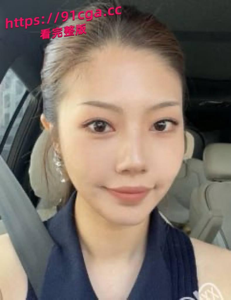 丁山职校大二学生妹韩佳妮带闺蜜约炮猛男，在情趣酒店跟体育肌肉猛男开战