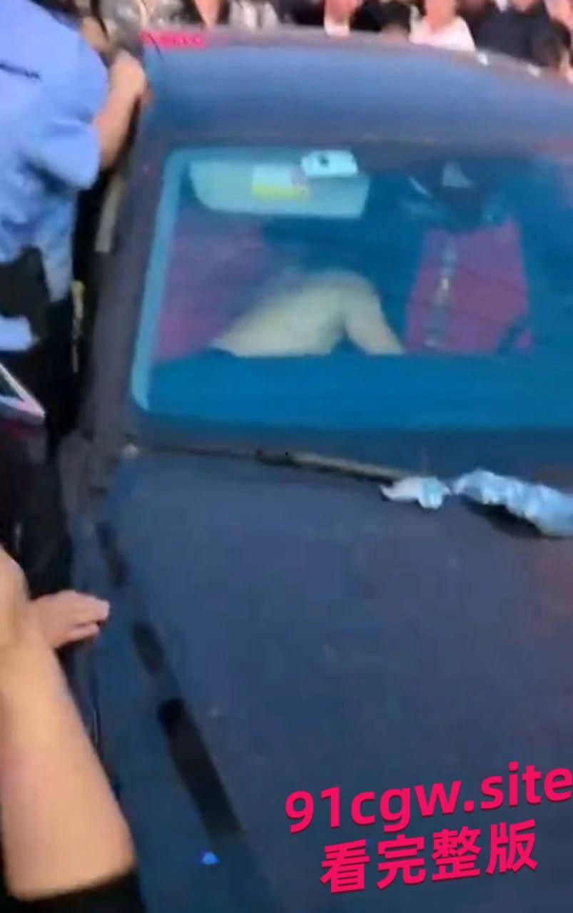 唐山迁安领导与小三南市场车震被原配抓包，警力保护小三撤离！#抓小三#出轨#车震