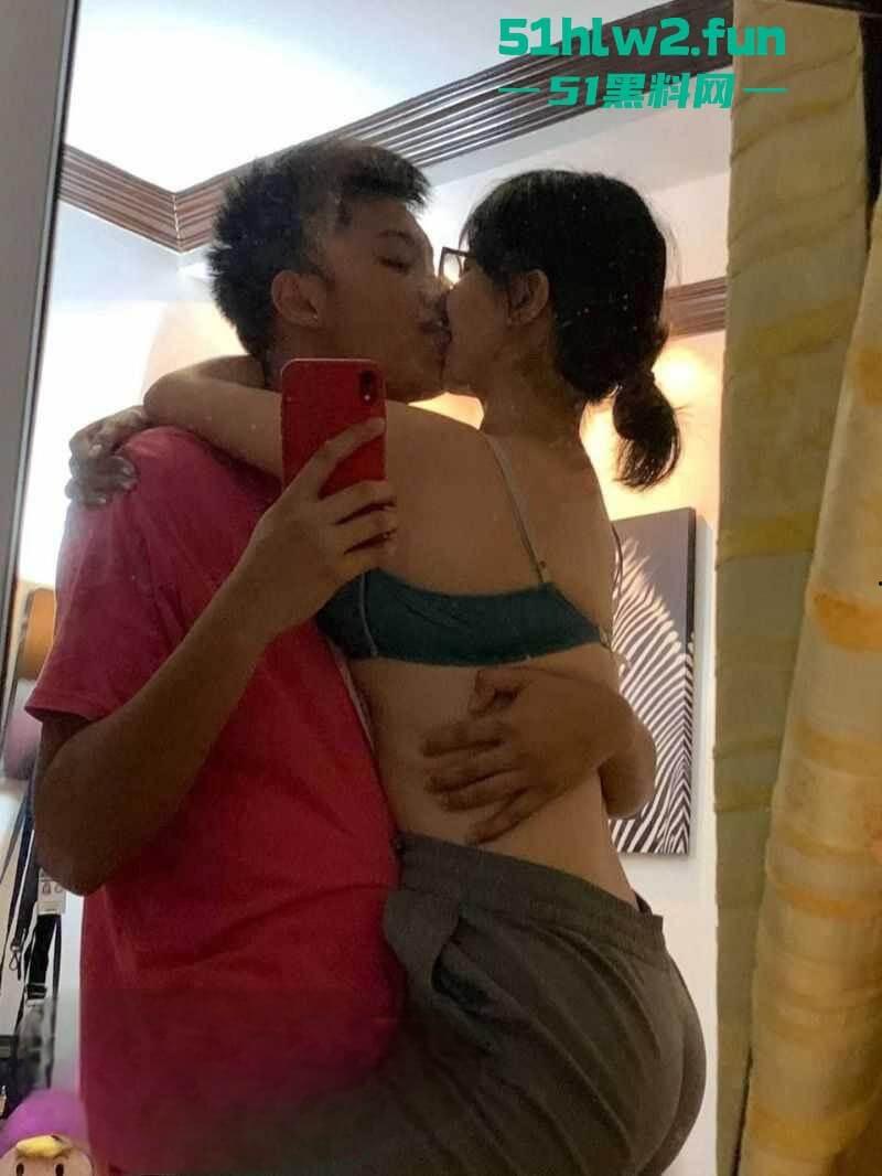 极品大奶妹与丑挫男友激情口交做爱视频流出，大奶女菩萨在线“哺乳”超带劲！