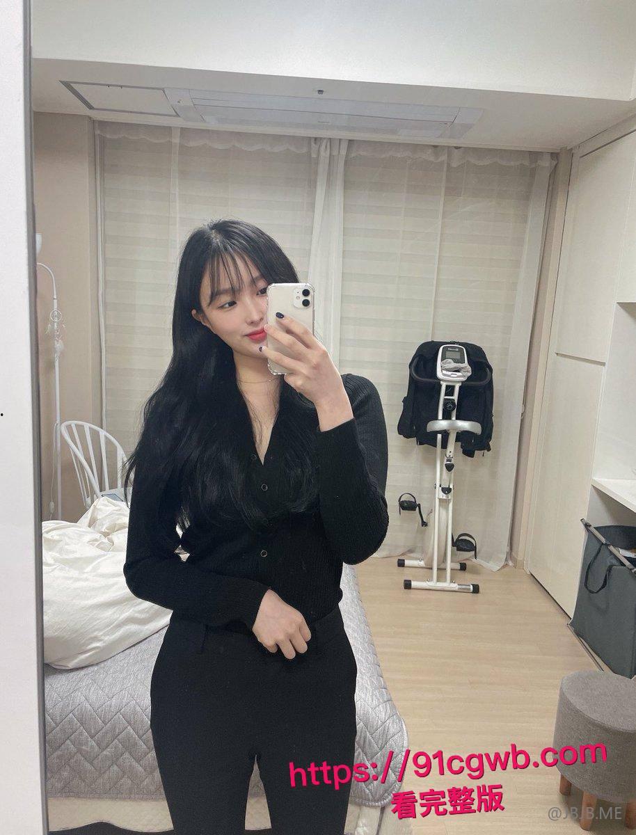 韩国校花空姐为钱跪舔富二代大鸡巴，湿吻缠绵口爆满嘴精液自拍视频泄露，真的是在钞能力面前超听话！-6