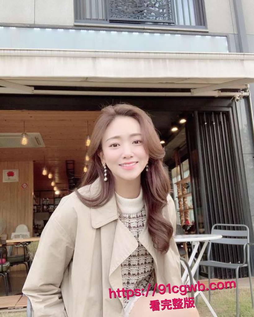 韩国校花空姐为钱跪舔富二代大鸡巴，湿吻缠绵口爆满嘴精液自拍视频泄露，真的是在钞能力面前超听话！-7