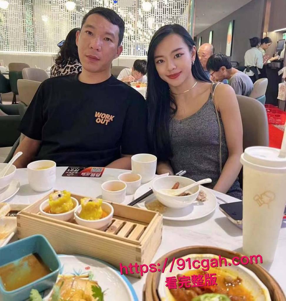 香港幼师王露兒勾引学生家长视频流出 自拍骚逼求包养 私生活混乱 游走在各种男人之间 骚的一逼