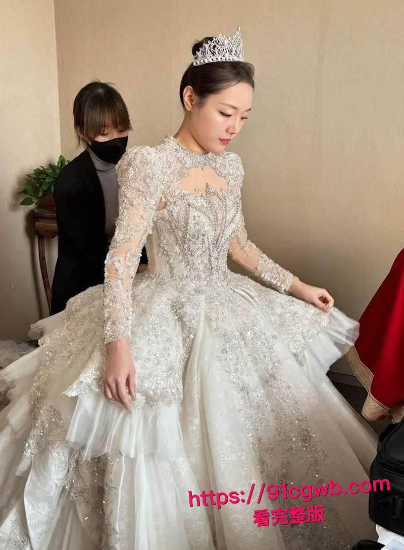 厦门极品人妻 刘思琪 婚前不雅视频流出 纤指掰逼自慰高潮白浆四溢 玉足足交挑逗 让人浴火焚身！-6