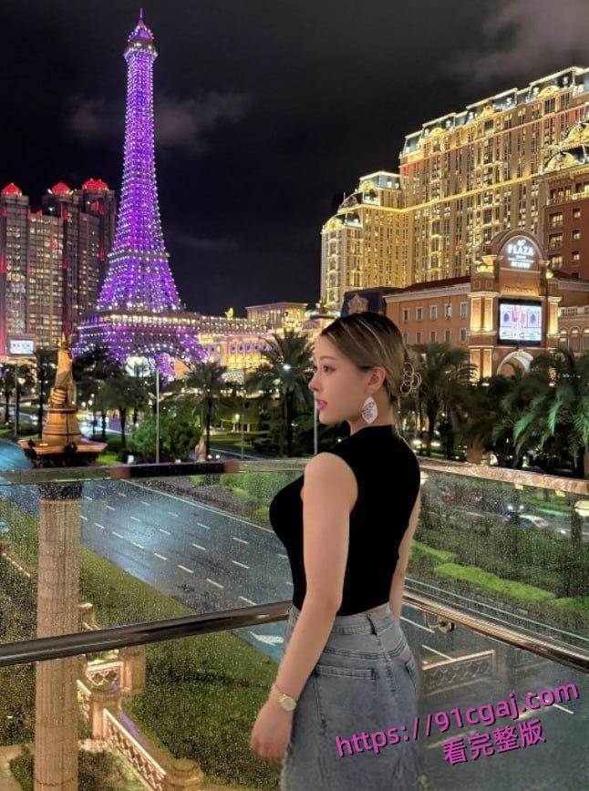 暴力永恒巨臀反差婊新动态出炉：露脸口交金主鸡巴，健身美臀操翻网友！