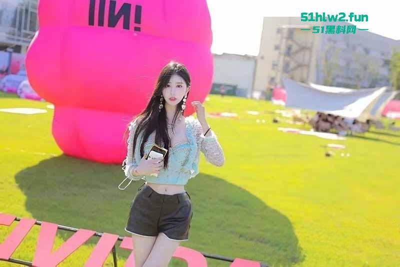 天津外国语大学校花【杨楠】不雅视频流出，极品尤物被金主用独特的操逼方式干到绝望全程呻吟不止。-4