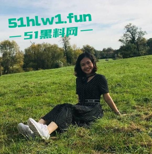 分享河北廊坊极品人妻超真实眼镜反差婊床上笑容春光灿烂，极致的骚妻的性福时光。