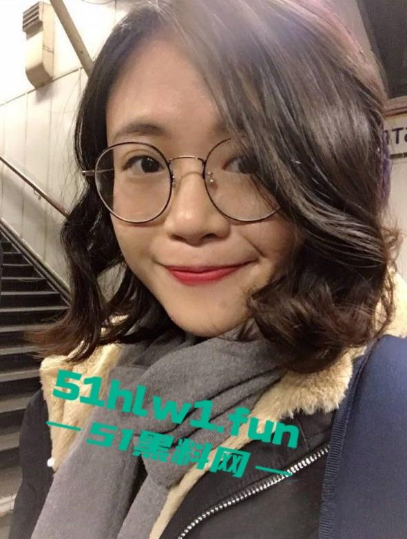 分享河北廊坊极品人妻超真实眼镜反差婊床上笑容春光灿烂，极致的骚妻的性福时光。