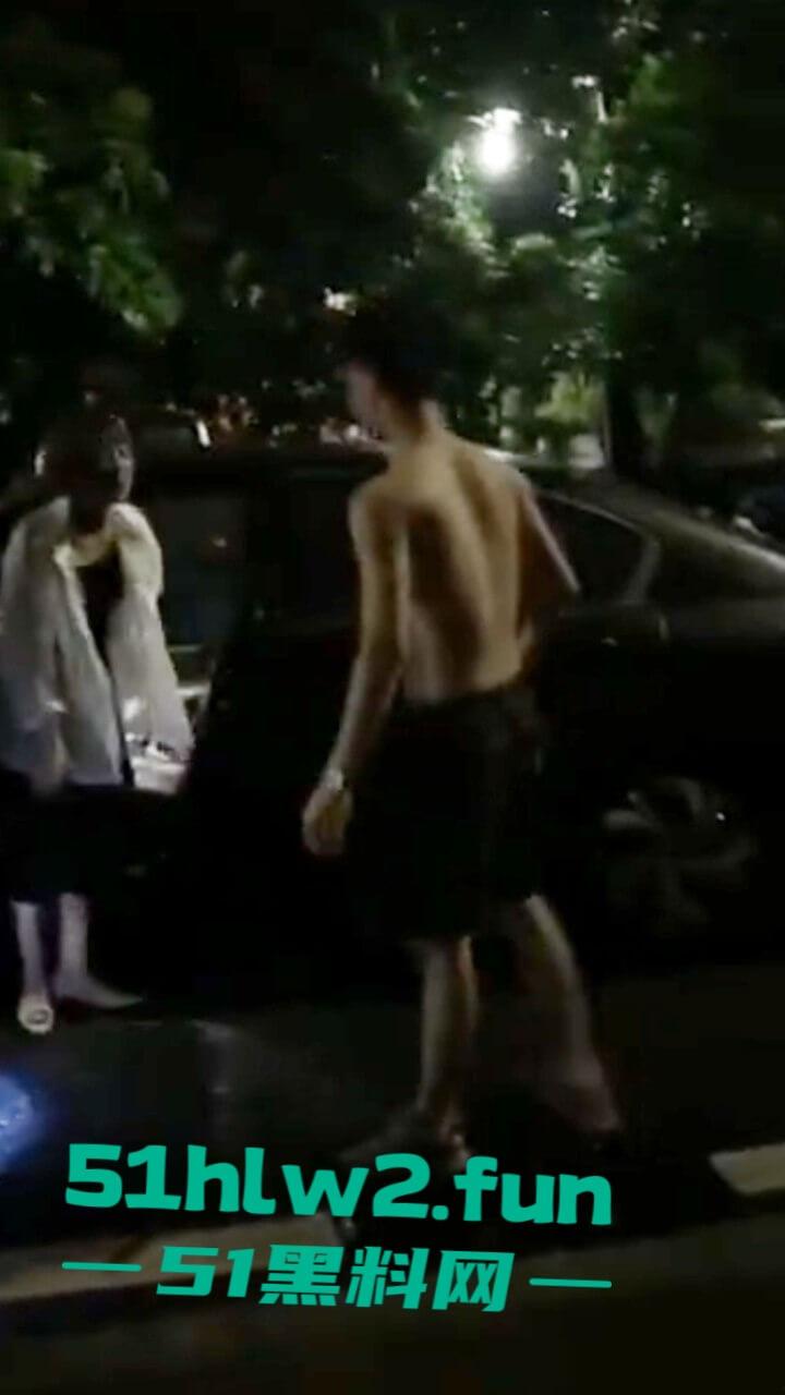 广东渣女开男友车装白富美出轨车震情人，男友用GPS找到当场抓住俩人奸情胆子是真大啊。