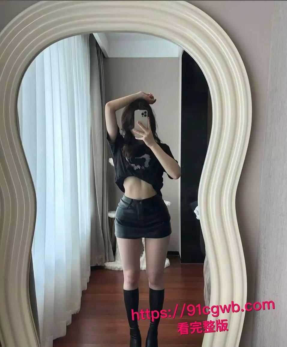 抖音600w粉丝Shirley林假名媛真婊子!裸聊钓金主视频曝光,自插淫穴水晶棒口交插逼高潮喷水,太下贱了!-6