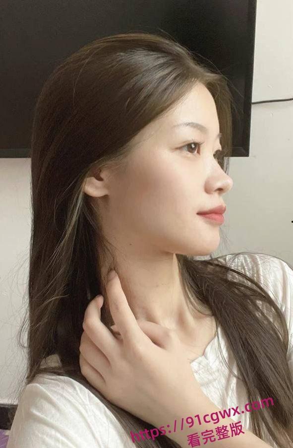 苏州短发人妻小薇,平日里是贤妻良母,却在百度云上意外泄露了她的偷情秘密。-8