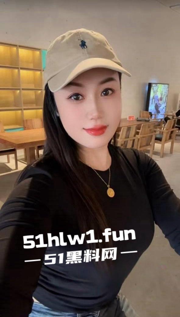 抖音百万粉丝的女网红【蓓蕾秋语】不雅自拍曝光，蜂腰翘臀巨乳肥穴谁看了能受得了？