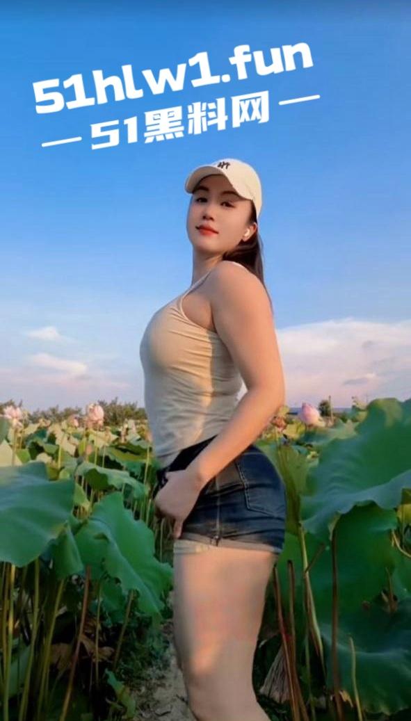 抖音百万粉丝的女网红【蓓蕾秋语】不雅自拍曝光,蜂腰翘臀巨乳肥穴谁看了能受得了?-6